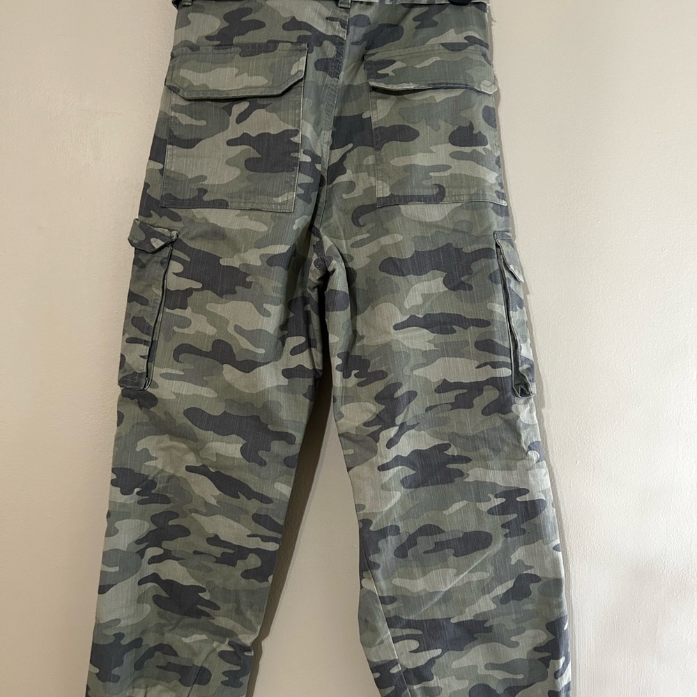 Khaki Washed Camo Printed Low Rise Tie Hem Baggy Cargo's
 
Size: 6